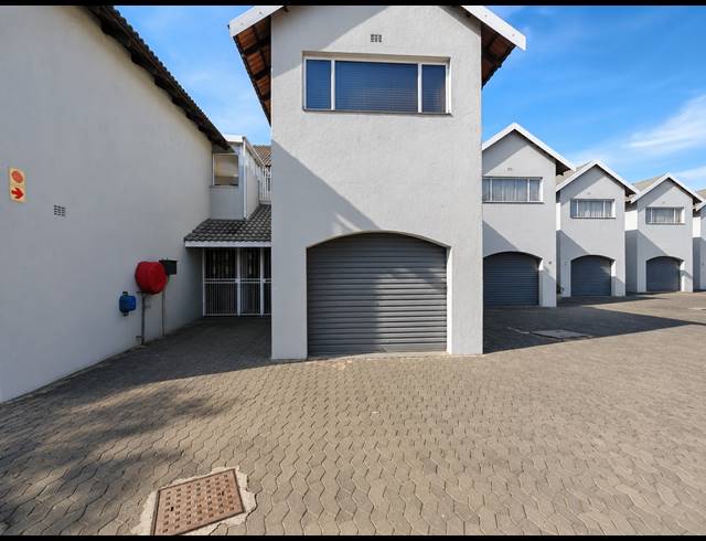 4 BEDROOM TOWNHOUSE FOR SALE IN THREE RIVERS